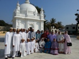 Rawzah Mubaarakah at Umreth with the group of Dars-e-Taiyebi